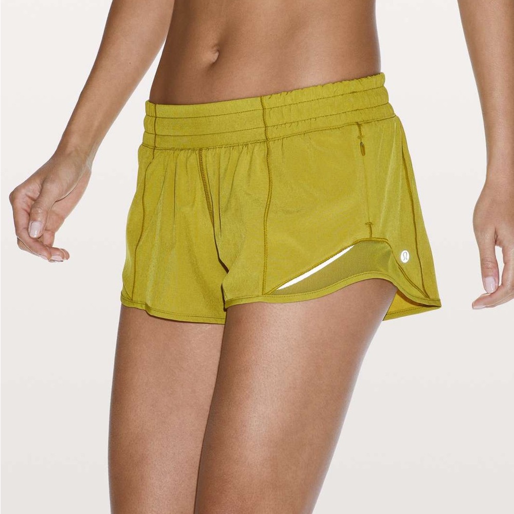 Lululemon Hotty Hot Short II Low Rise *2.5" Golden Lime (size 4)